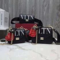 2026年秋冬入荷 定番品質保証 主役級のアイテム VALENTINO ヴァレンティノ ショルダーバッグ