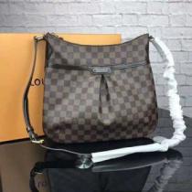 ファッションの最先端！ 流行っている 格好良いアイテム LOUIS VUITTON ルイ ヴィトン ショルダーバッグ