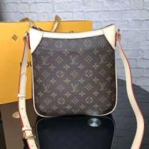 モノグラム LOUIS VUITTON ルイ ヴィトン 上品でファッション 2026年秋冬シーズン 秋冬トレンド