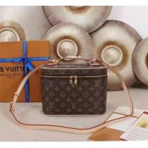 化粧ポーチ 人気デザインで欲しい 主役級のアイテム 超定番人気 LOUIS VUITTON ルイ ヴィトン