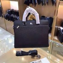 オシャレを満喫できる バーバリー BURBERRY毎年流行り定番アイテムおすすめ...
