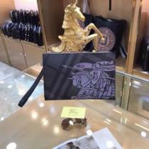 美品*入手困難 バーバリー BURBERRY 絶妙な新商品 ポーチ 大人キレイめ