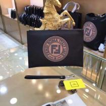 売れ筋 フェンディ高感度アイテム  FENDI ミックス感が溢れる ポーチ 最近...