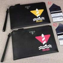 2026秋冬の定番新品到来! プラダ芸能人愛用 PRADA 2色可選 ポーチ冬季限定販売