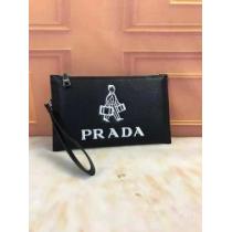 大流行中 プラダ流行っている  期間限定セール PRADA  ポーチ2026年秋冬シーズン