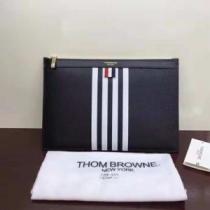 オシャレを満喫できるトムブラウン国内完売 THOM BROWNE ポーチ 2026【SALE！】