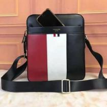 秋冬大活躍 ショルダーバッグ トムブラウン 2026年秋冬入荷 THOM BROWNE 美品*入手困難