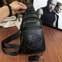 ファッションの最先端！ ヴェルサーチ 2026年秋冬シーズン VERSACE ポ...