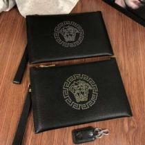 希少性の高い ポーチ ヴェルサーチ18ＳＳ美品 VERSACE 上品でファッション