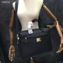 大人っぽい VERSACE 現代的な印象 手持ち&ショルダー掛け 2026年秋冬入荷 ヴェルサーチ