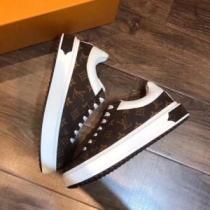 ルイ ヴィトン LOUIS VUITTON  ランニングシューズ  毎年大人気！...