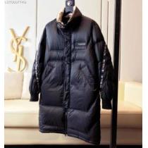 非常に人気の高い  MONCLER モンクレール ダウンジャケット ストリートで...