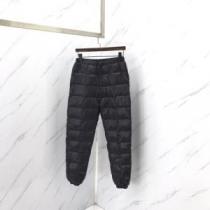 デニムパンツ 根強い人気定番商品 大人気商品再入荷! MONCLER モンクレー...