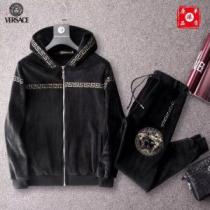 ヴェルサーチ VERSACE 上下セット オススメ新作商品 入手困難!!レア人気...