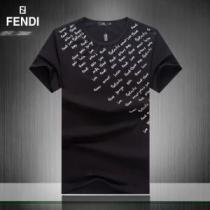 気持ちいい真夏日にぴったり オシャレな印象に FENDI フェンディ 半袖Tシャ...
