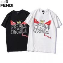 FENDI フェンディ半袖Tシャツ 2色可選 スタイルUPして着こなす 季節をま...