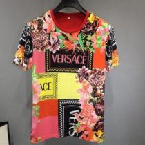 VERSACE ヴェルサーチ 半袖Tシャツ きれいめ上品に 一気にトレンド感満載...
