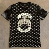 VERSACE ヴェルサーチ 半袖Tシャツ 夏の王道　適度な上品さ 新しい斬新な...