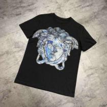VERSACE ヴェルサーチ 半袖Tシャツ 2色可選 素敵なスタイルで夏の定番 ...