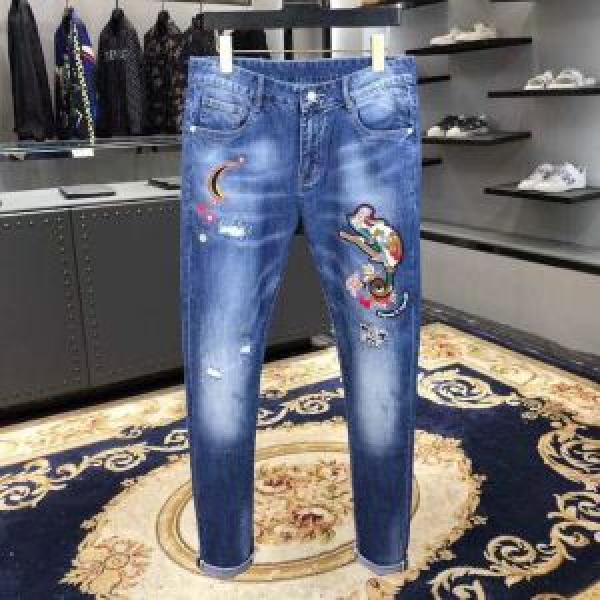 目を引く存在感抜群  モンクレール MONCLER魅力的な今年らしい  デニムパンツ 2026春夏の大注目トレンド