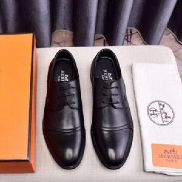 ファッションにトレンド2026春夏は人気定番 HERMES エルメス 革靴 洗練された印象に