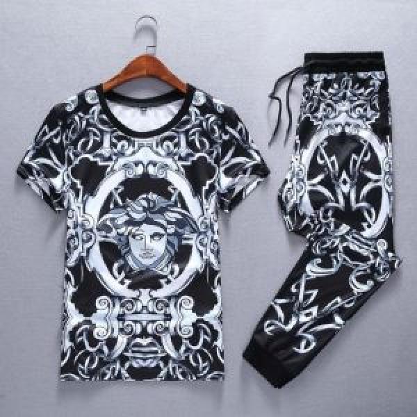 2026夏ファション新品 ヴェルサーチ半袖 上下セットやっと見つけた国内即発 VERSACE