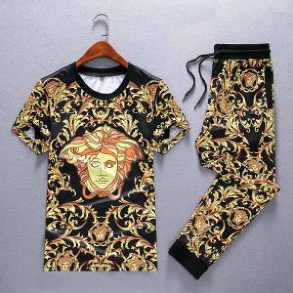 【2026春夏】最新コレクション 上下セット春色の最旬の人気アイテム VERSACE ヴェルサーチ 半袖