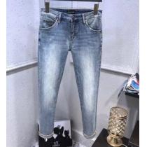 2026年の春夏に着たい デニムパンツ 透け感優しい アルマーニ ARMANI ...