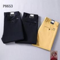 今年流大人っぽさ プラダ 2026春夏トレンドアイテム PRADA チノパン 今...