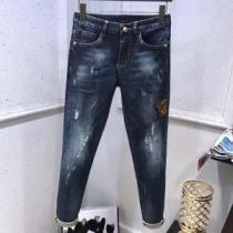 通勤の定番  デニムパンツ この夏は注目新作 ヴェルサーチVERSACE 202...