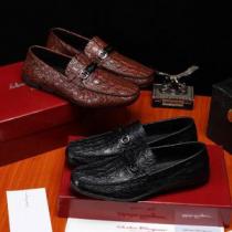 2026年春夏流行ファッション まずは定番！人気アイテム FERRAGAMO サ...