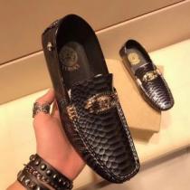 VERSACE ヴェルサーチ カジュアルシューズ 2色可選 2026年の春夏に着...