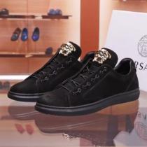 大人可愛いスタイル 2026年春夏のトレンドアイテム VERSACE ヴェルサー...