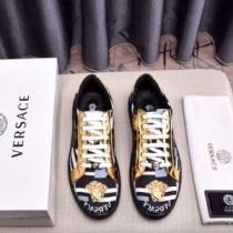 VERSACE ヴェルサーチ カジュアルシューズ 《2026年》今、注目のストリ...