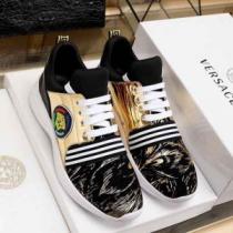 今人気の秘訣 VERSACE ヴェルサーチ カジュアルシューズ 2026春夏も引...