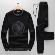 VERSACE ヴェルサーチ 《2026年》今、注目のストリート上下セット派手に...