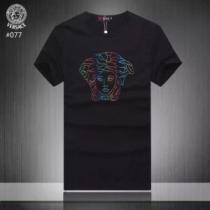 上品な印象に格上げ  Tシャツ/ティーシャツ 3色可選 ヴェルサーチVERSAC...