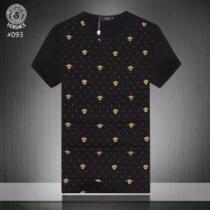 2026年春夏のトレンドアイテム ヴェルサーチVERSACE Tシャツ/ティーシ...