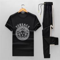 ヴェルサーチ 半袖上下セット2026春夏の大注目トレンド VERSACE 2色可...