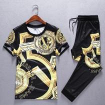 最新商品即完売必至 半袖 上下セット送料込み 希少品 VERSACE ヴェルサー...