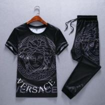 最新☆大人気☆話題沸騰 半袖 上下セット2026限定 男性に人気 VERSACE ヴェルサーチ定番が欲しい方