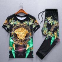 大人の色味 VERSACE ヴェルサーチ2026春夏の大注目トレンド 半袖 上下...