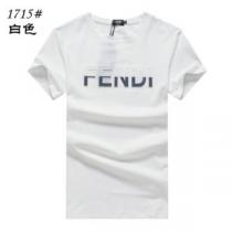 お洒落トレンド人気 2026年の春夏に着たい 通勤の定番 FENDI フェンディ...