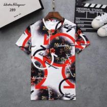 夏の最新ファッション FERRAGAMO サルヴァトーレフェラガモ 半袖Tシャツ...