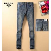 プラダ PRADA ストレートデニムパンツ 2026年春夏流行ファッション 風通しの良いフレア