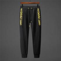 派手にはなりすぎず ヴェルサーチVERSACE チノパン 春夏の流行り2026新...