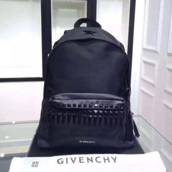 2026春夏の大注目トレンド きちんと感が抜群 ジバンシー GIVENCHY バッグ
