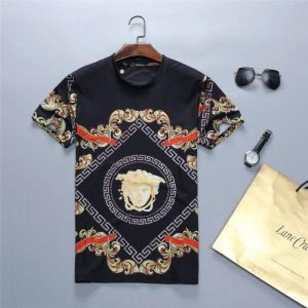 半袖Tシャツ 人気夏ファションおすすめ 2026春夏人気トレンドアイテム VERSACE ヴェルサーチ