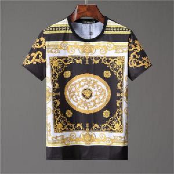 毎年トレンドアイテムが出る 2026年夏の一押しファッションアイテム VERSACE ヴェルサーチ 半袖Tシャツ