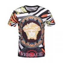 2026即旬な装いに 春夏シンプルファッションでOK！ VERSACE ヴェルサーチ 半袖Tシャツ